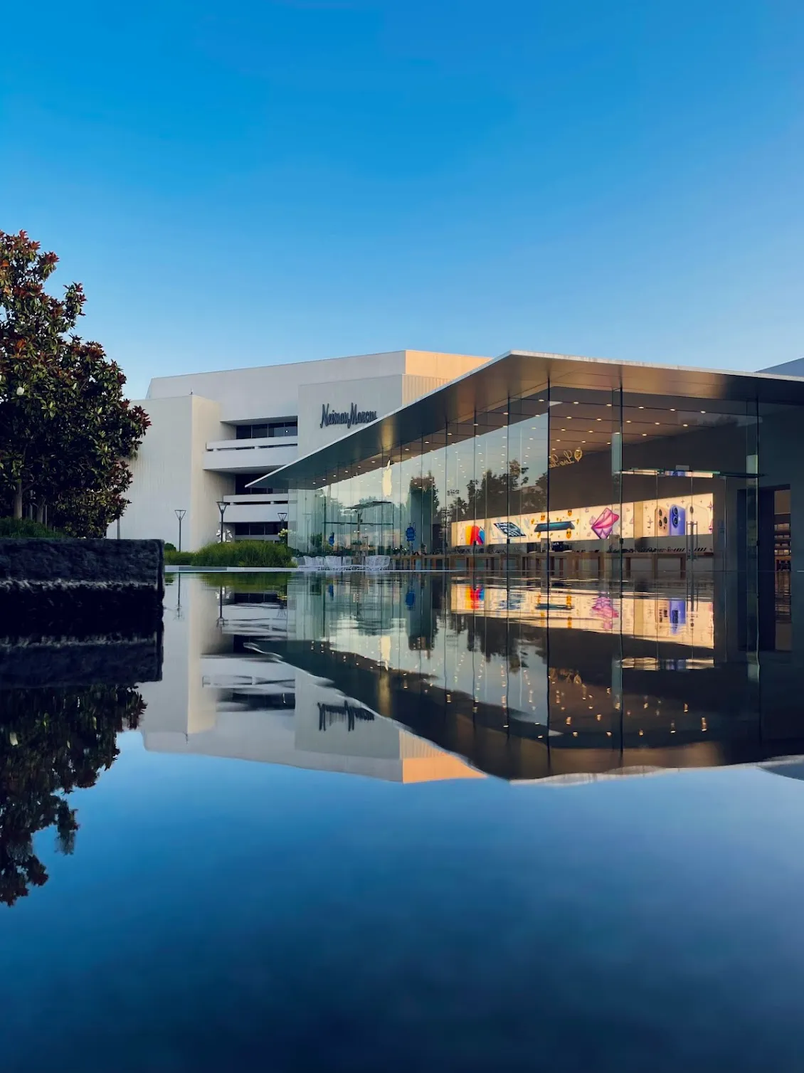 Apple store reflection with an iPhone, by Tina Xing photography